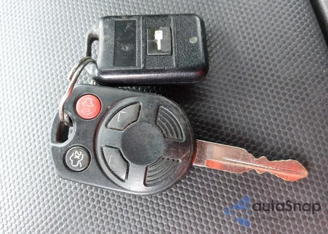 2011 Ford Escape Xlt z USA, uszkodzony, nr VIN 1FMCU9DG6BKC15656